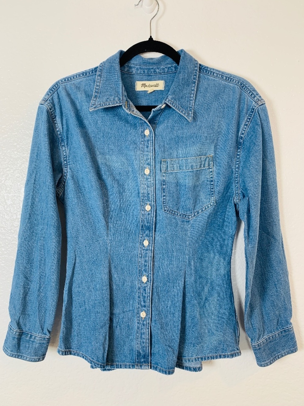 Madewell Denim Darted Button-Up Shirt in Winnset Wash Women's XS Blue Chambray